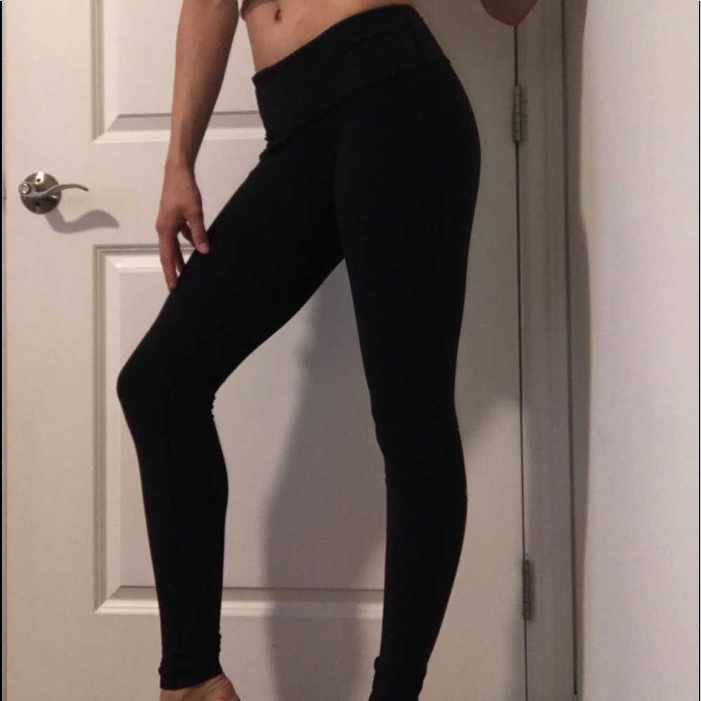 Wonder Under black leggings from Lululemon